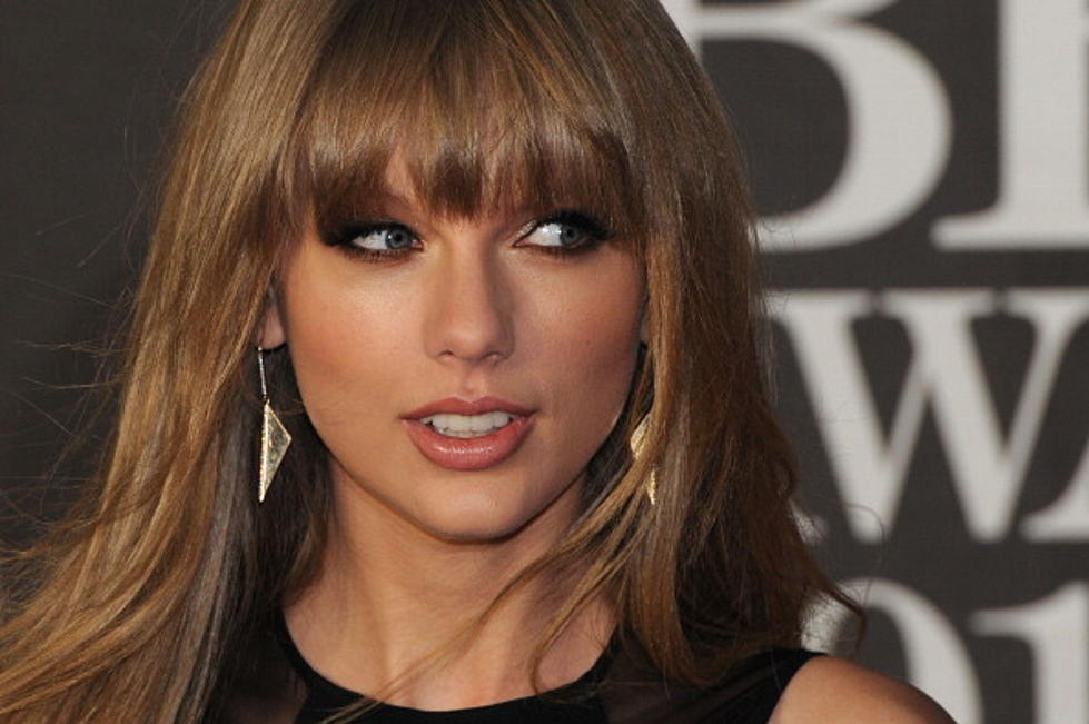 SHOCKING! Taylor Swift Fan Mail Tossed Out With the Garbage [VIDEO]
