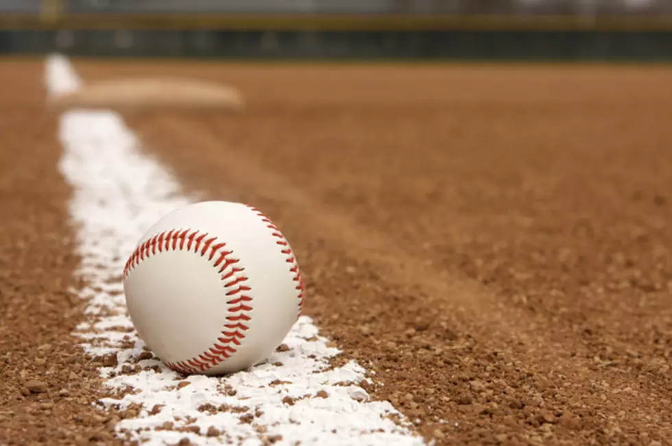 Ball Girl Makes Amazing Catch In The Outfield: Real Or Fake? [VIDEO]