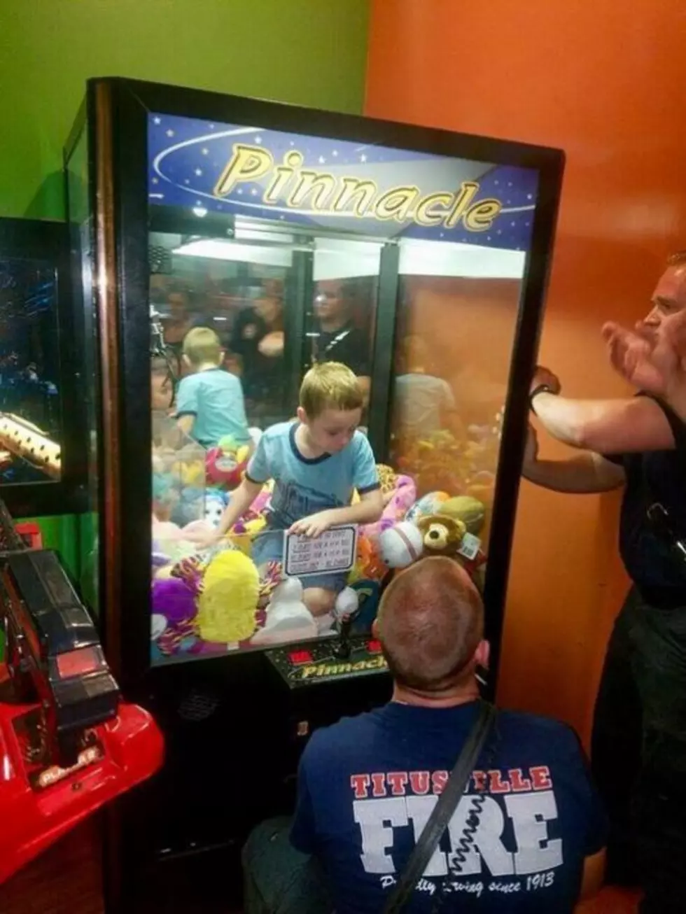 A Kid Gets Trapped Inside A Claw Machine [WATCH]