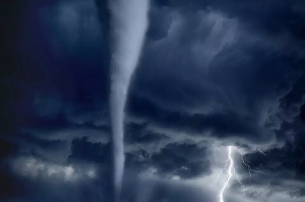 Guy Videos A Tornado Hitting His House In Texas