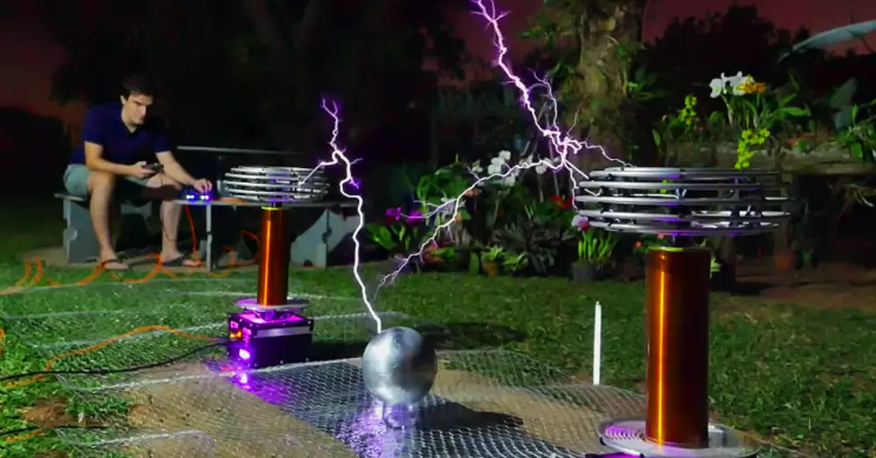 Toto’s ‘Africa’ Played on High-Voltage Tesla Coils