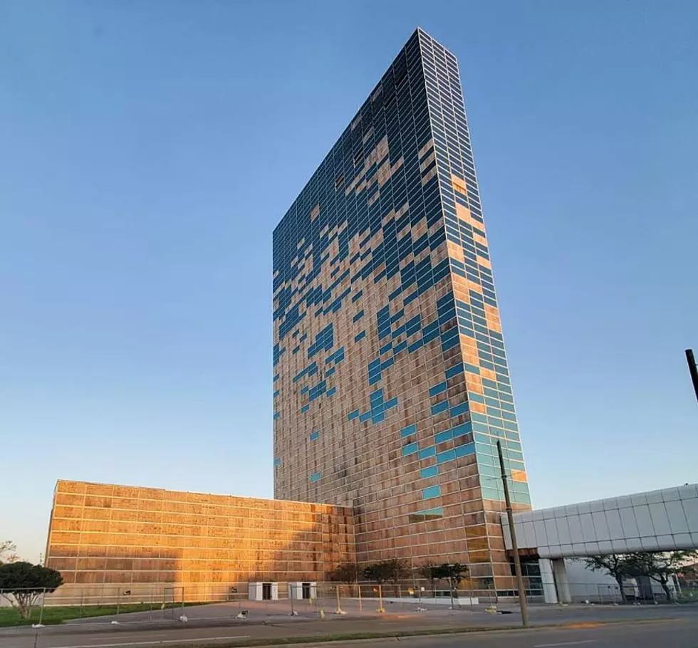 [PHOTOS] Capital One Building In Lake Charles Gets New Windows