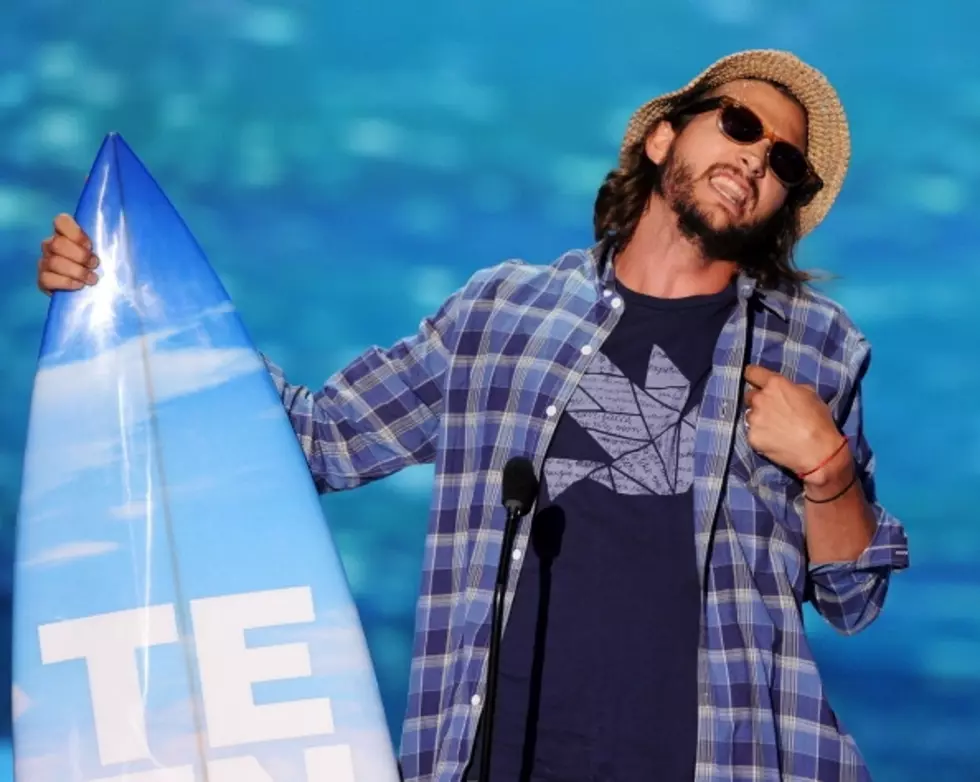 Teen Choice Awards Brings Out The Stars  [Video]