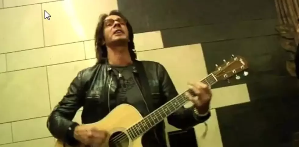 Rick Springfield Performs “Jessie’s Girl” In NYC Subway [VIDEO]