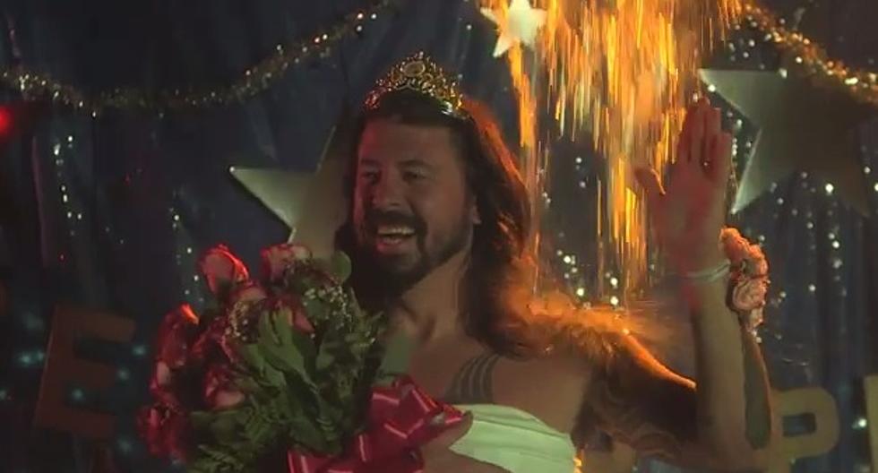 Dave Grohl + Foo Fighters Accept Ice Bucket Challenge &#8220;Carrie&#8221;-style [VIDEO]