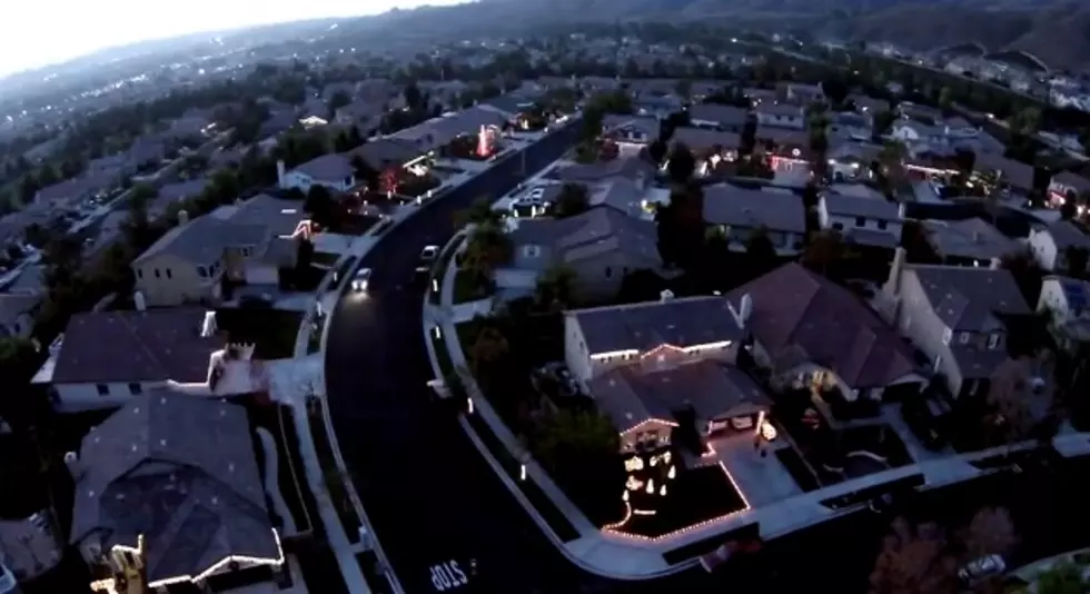 Entire Neighborhood&#8217;s Christmas Lights Synced With Music! [VIDEO]