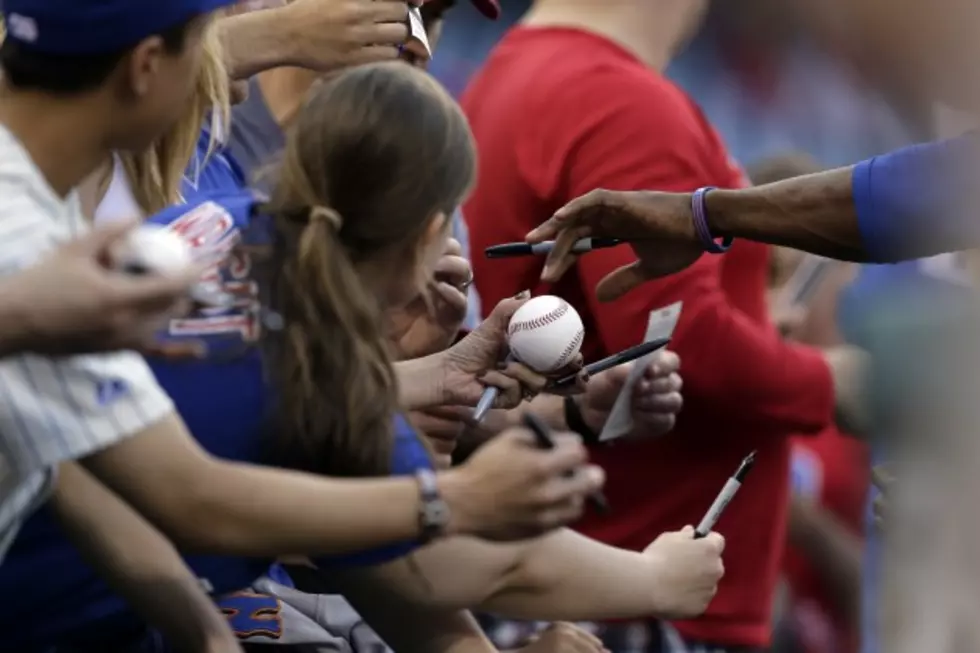 Watch This Dad While Holding His Baby Snag a Foul Ball at a Mets Game [VIDEO]