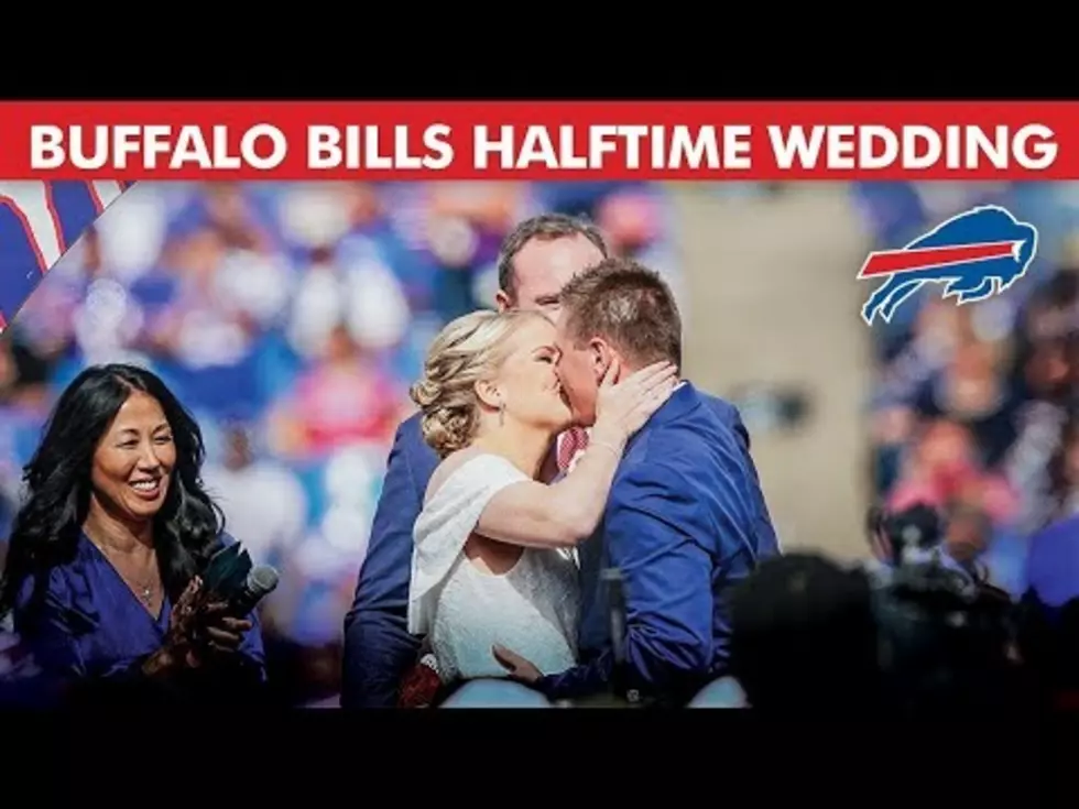 Two Bills Fans Get Married In NFL&#8217;s First Halftime Wedding