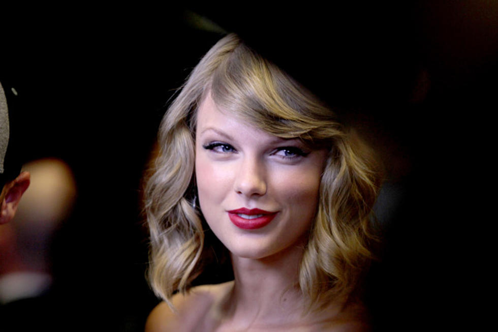 Taylor Swift Sings At Engagement Party:  Tell Me Something Good