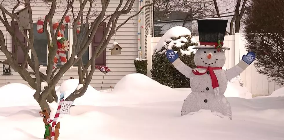 New York Residents Put Christmas Lights Up To Support A Neighbor