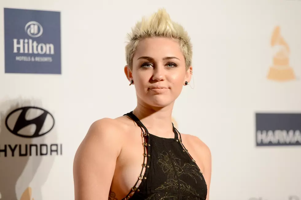 Miley Cyrus Doing Something Strange For Little Change [VIDEO]