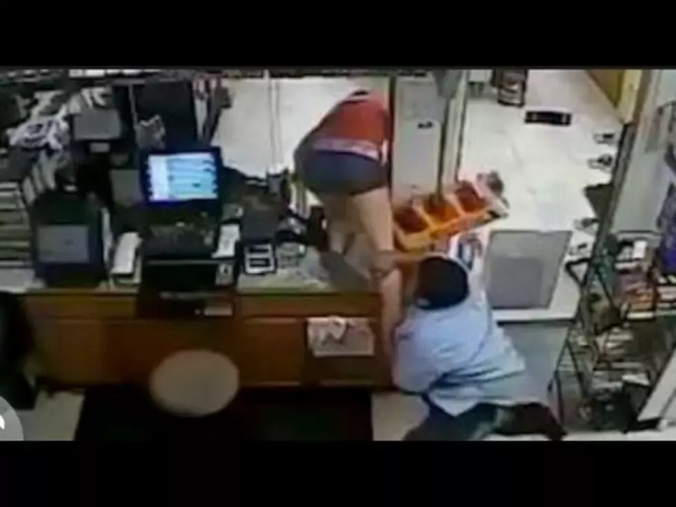 Watch As a Florida Woman Rob’s a Gas Station and Ditches the Clerk With No Problem [VIDEO]