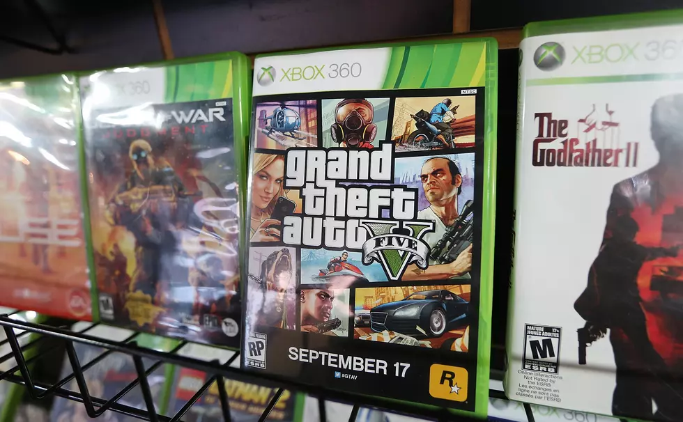GTA 5 Customer Goes Off On Store Manager In Front Of Customers [VIDEO]