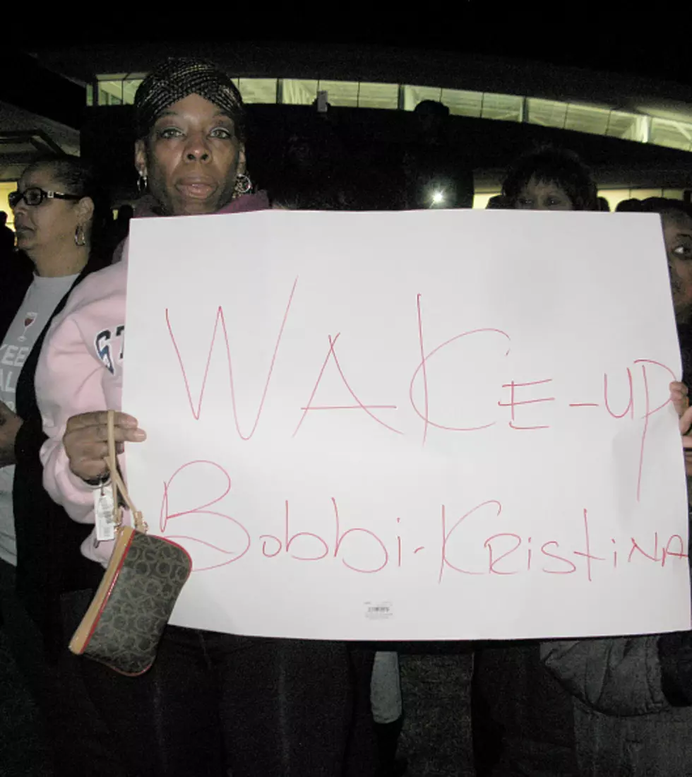 Family Holds Candlelight Vigil For Bobbi Kristina Brown &#8211; Tha Wire [VIDEO]