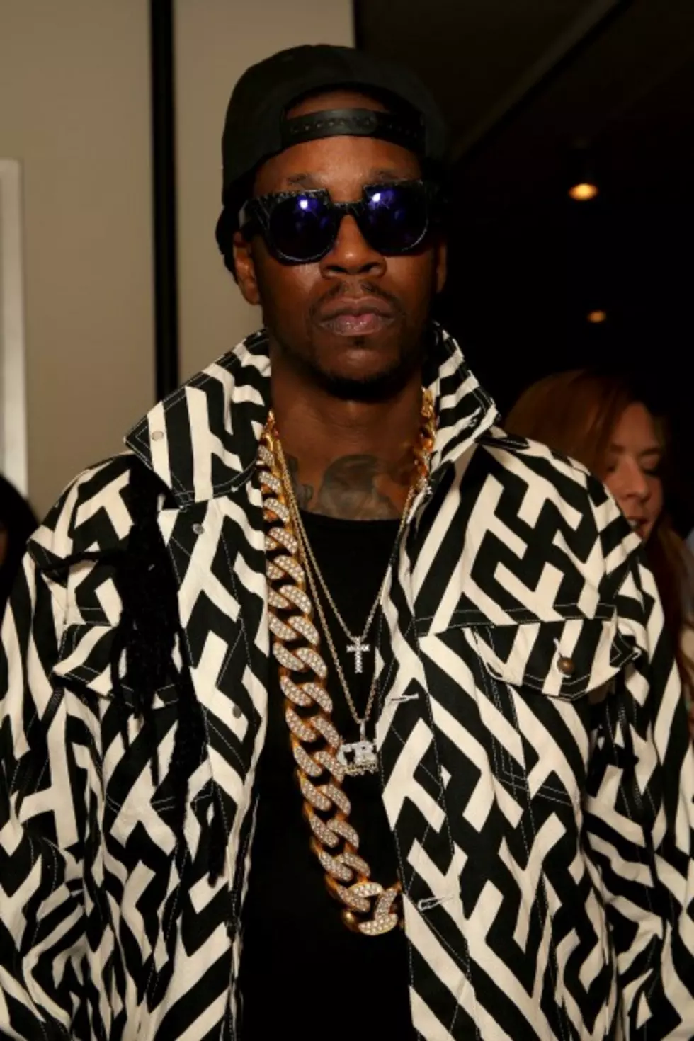 2 Chainz Is Back With The Most Expensivest Segment With A 40 K Giraffe [NSFW, VIDEO]