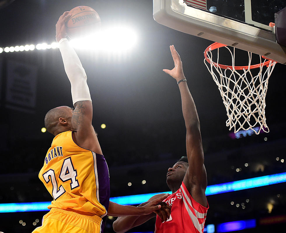 Kobe Bryant Puts Up First Dunk of the Season [VIDEO]