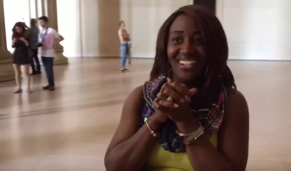 Video Of Woman Singing National Anthem Impromptu At Lincoln Memorial Goes Viral