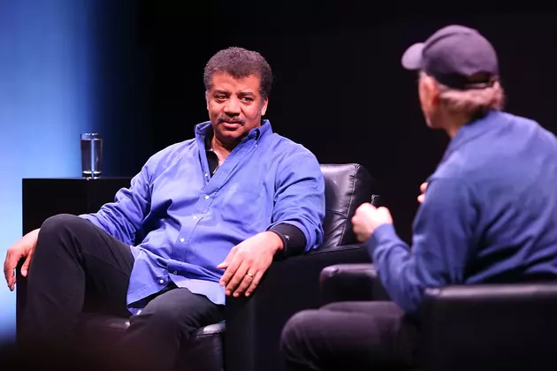 Neil DeGrasse Tyson Eats Spicy Wings During The Hot Ones Interview [NSFW, VIDEO]
