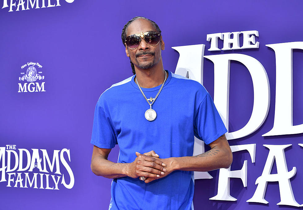 Snoop Dogg Hired a Professional Blunt Roller, Pays $40K to $50K a Year [NSFW]