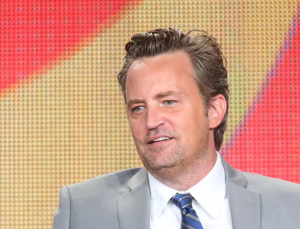 Matthew Perry’s Strange Behavior Has ‘Friends’ Fans Worried [VIDEO]