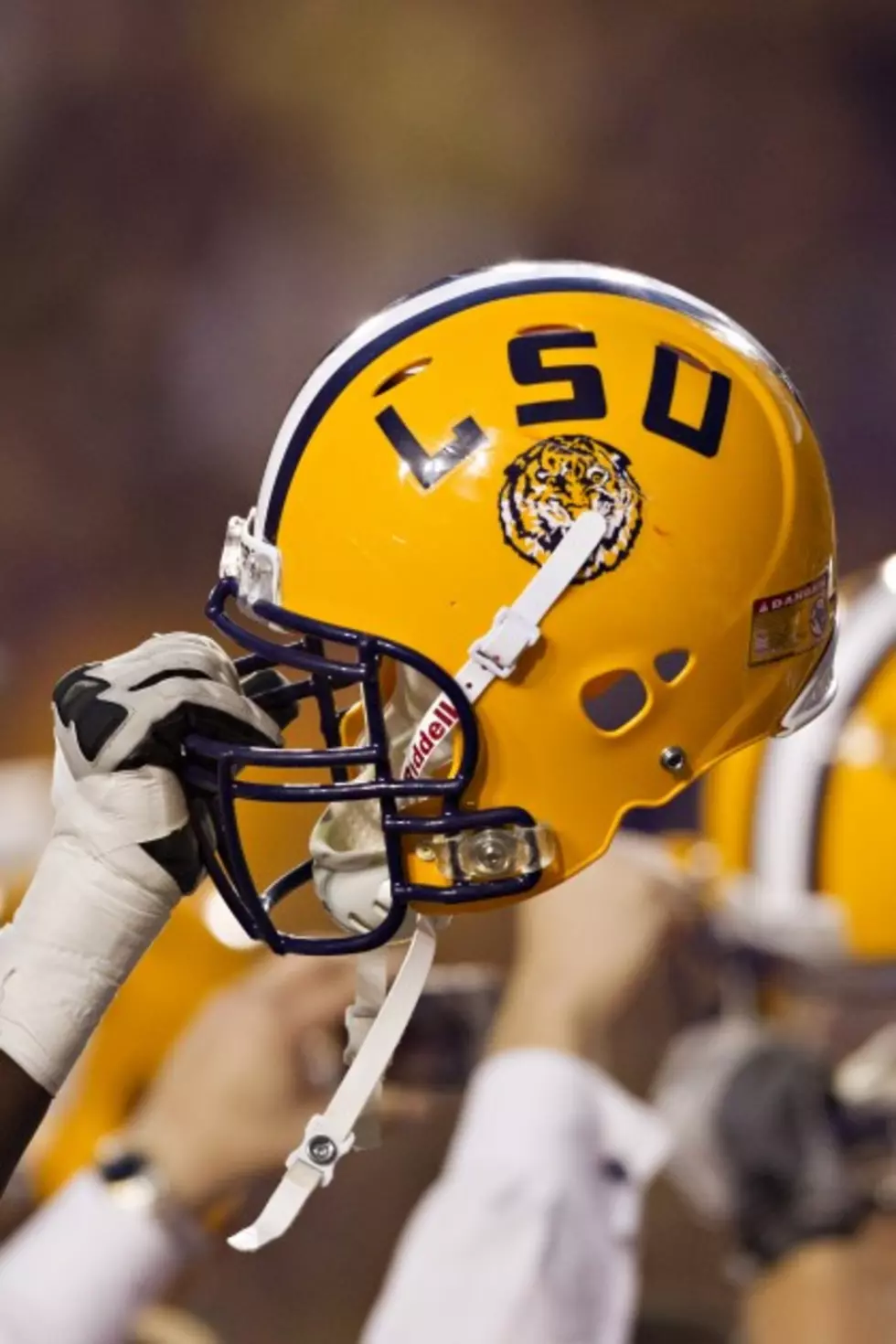 LSU Tigers Football Moves Up To #5 In Latest Poll