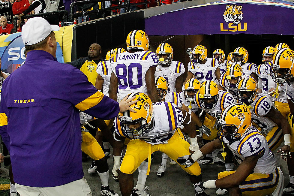The LSU Tigers Arrive In The Big Easy For BCS National Championship Game [VIDEO]