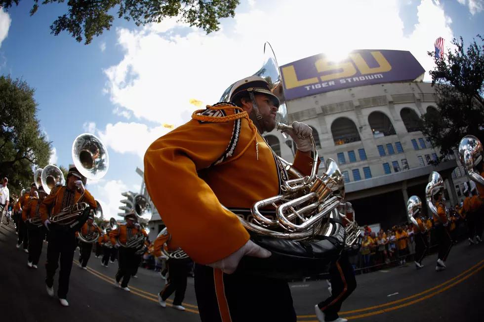 The 2014 LSU Tiger Band&#8217;s First March Down The Hill To Tigers Stadium [VIDEO]