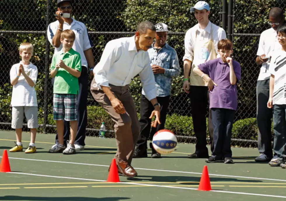 Obama Fails At Hoops, Too [VIDEO]