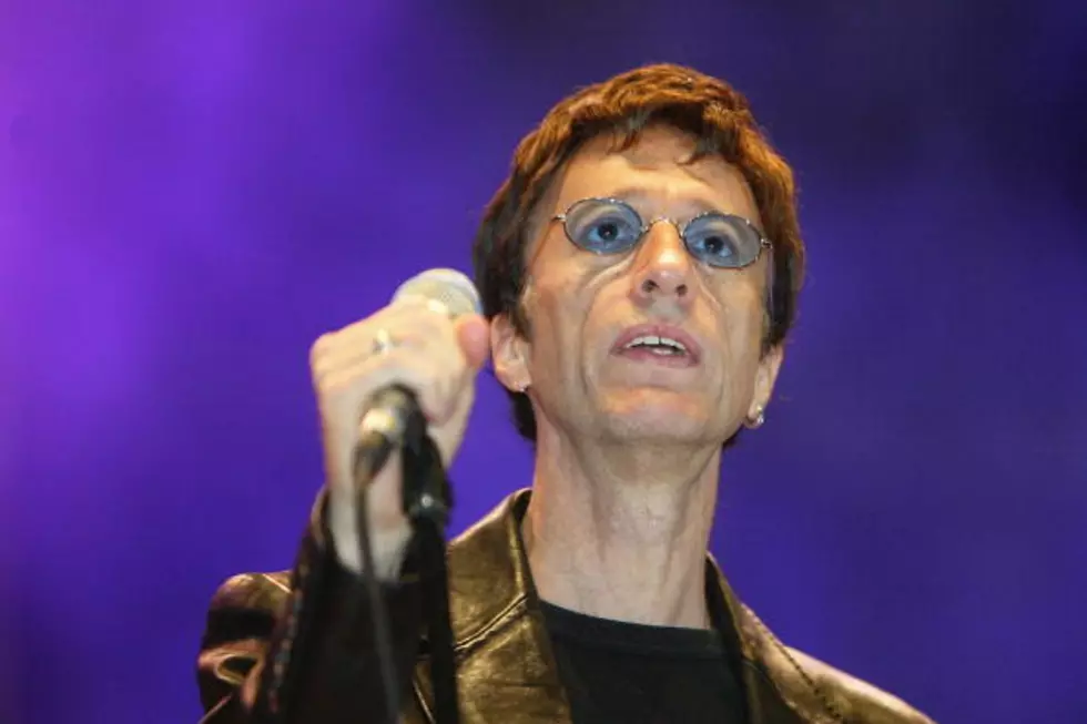 Robin Gibb Wakes From Coma;  Doing Better