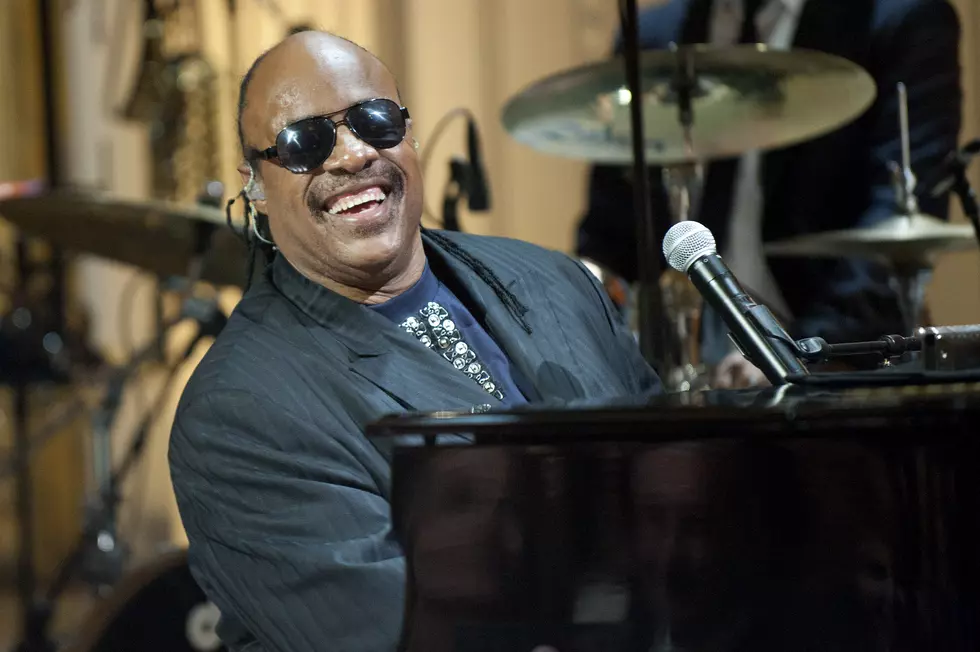 Stevie Wonder Attends Church Service in Minneapolis, Suprises Congregation [VIDEO]