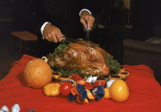 How Do You Carve Your Turkey, You Might Be Doing It Wrong [VIDEO]