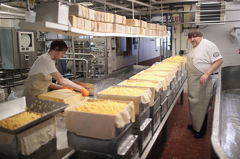 Wisconsin Dairy Sets World Record For Longest String Cheese