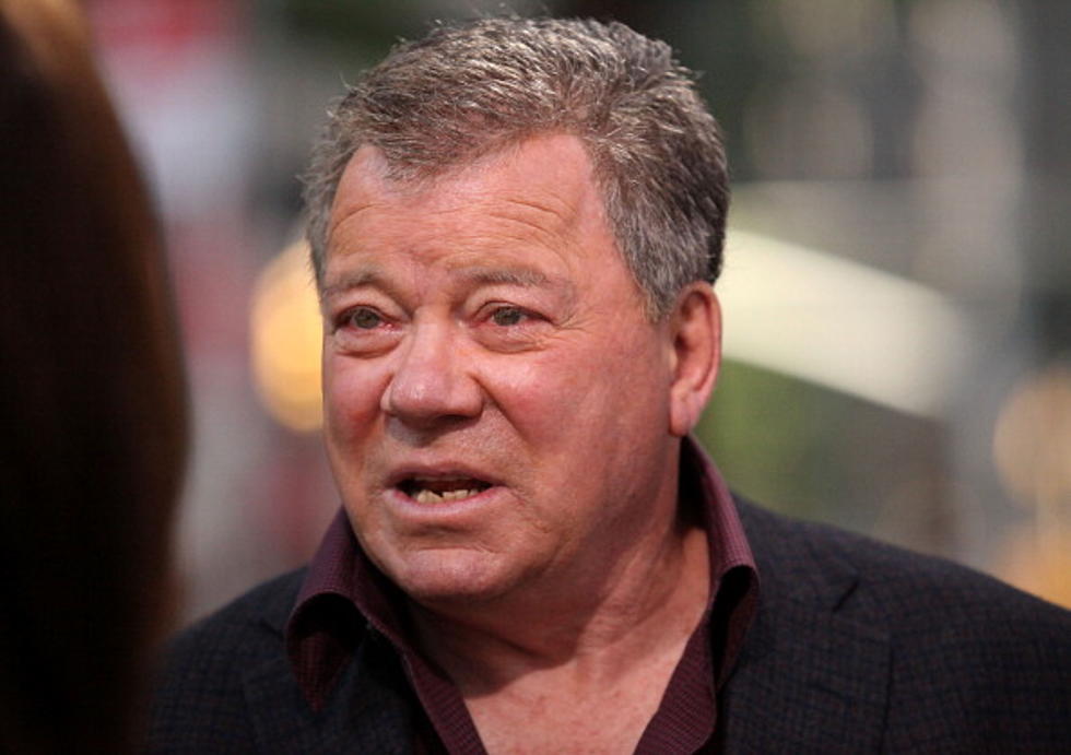 William Shatner Accidently Drops His Pants At The Airport