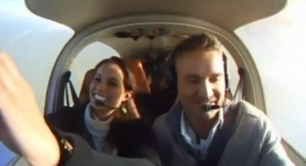Man Proposes to Girlfriend While Pretending They are Going to Crash the Airplane He&#8217;s Flying [VIDEO]