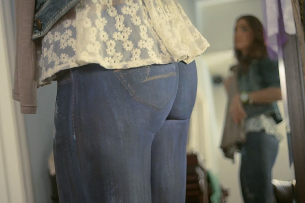 Spray-On Skinny Jeans Called “Skinny Skinny” Offered Through American Eagle Outfitters [VIDEO]