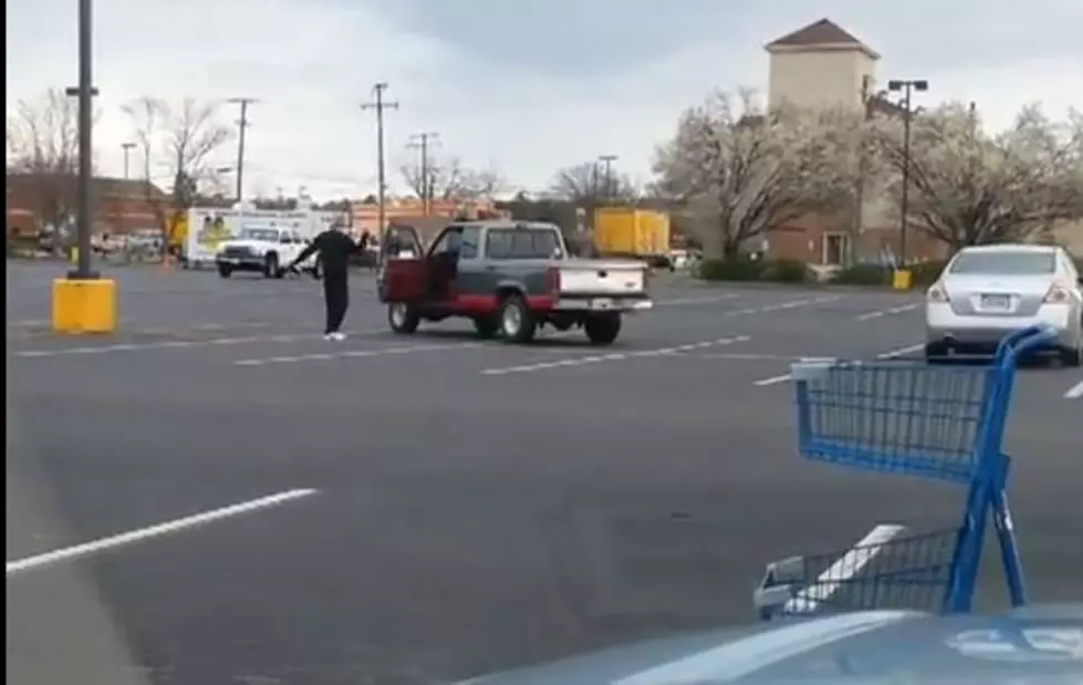 Elderly Man Practicing His Kung Fu Moves in Grocery Store Parking Lot [VIDEO]