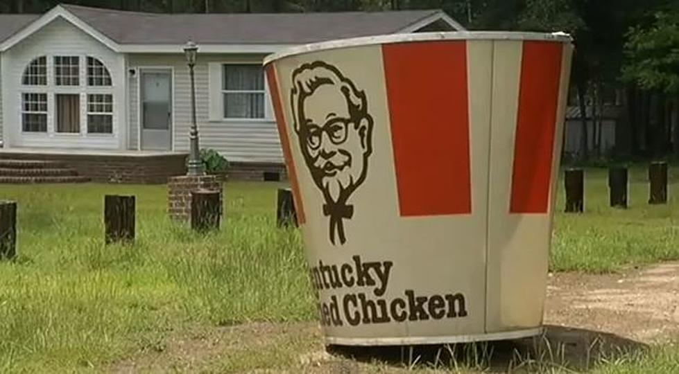 How Did a Giant 7 Foot Bucket of Kentucky Fried Chicken End Up in a Front Yard in Georgia? [VIDEO]