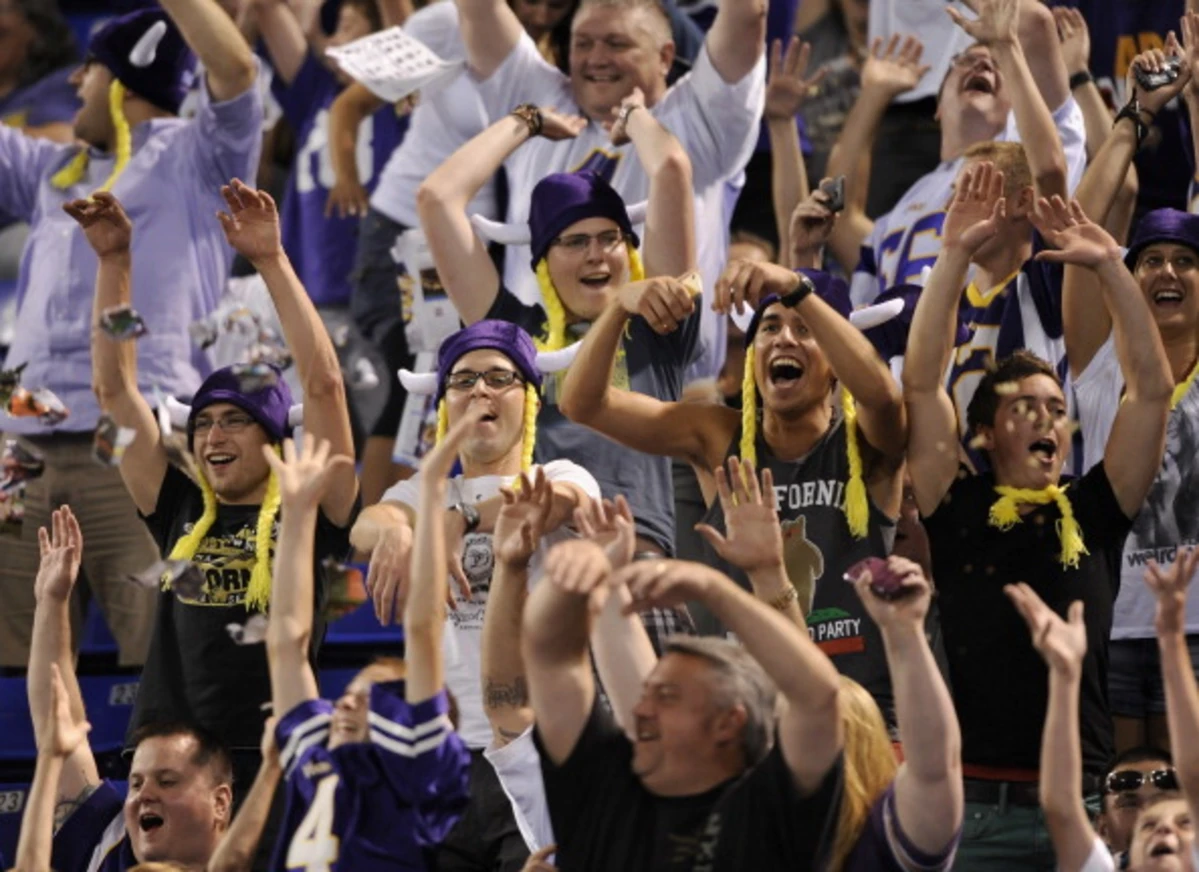 Thousands Of Vikings Fans Have 'Last Call' At Metrodome - CBS Minnesota