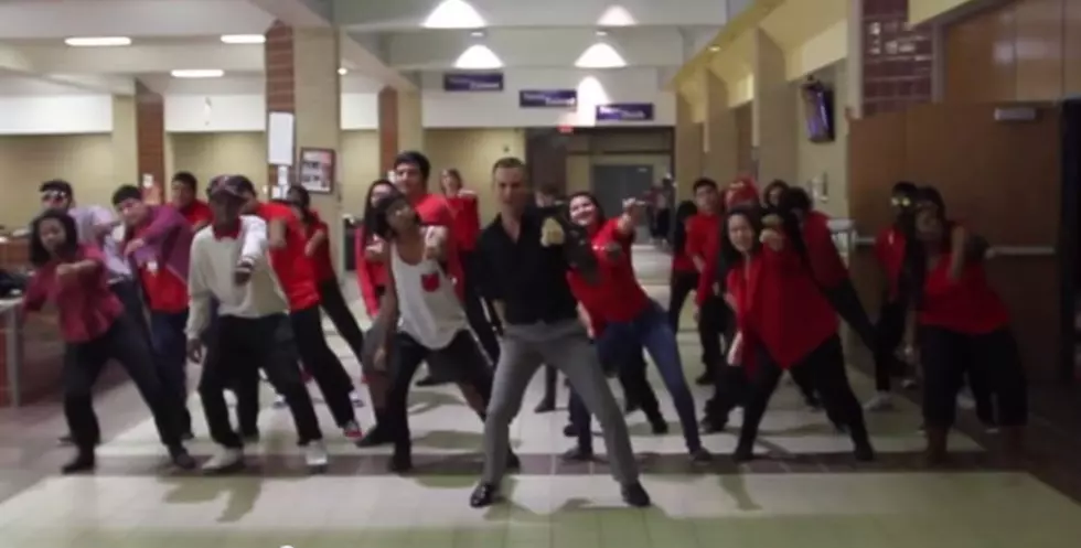 A Dallas High School Does a One-Shot Choreographed Dance to &#8216;Uptown Funk&#8217; [VIDEO]