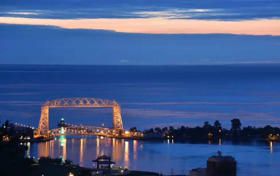 Watch The Full Moon Rise Behind The Aerial Lift Bridge [VIDEO]