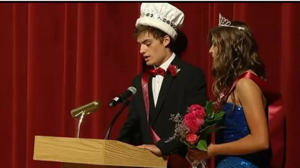 Two Harbors Teen Gives His Homecoming Crown to His Classmate [VIDEO]