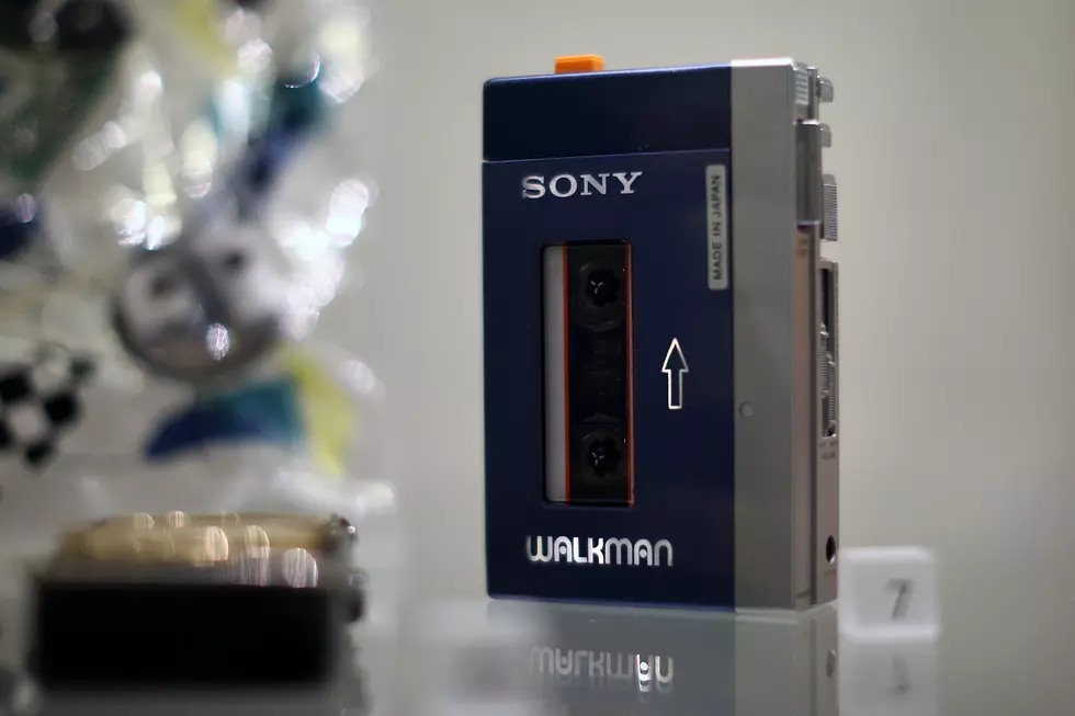 Kids are Stumped at How to Use a Walkman Cassette Player [VIDEO]