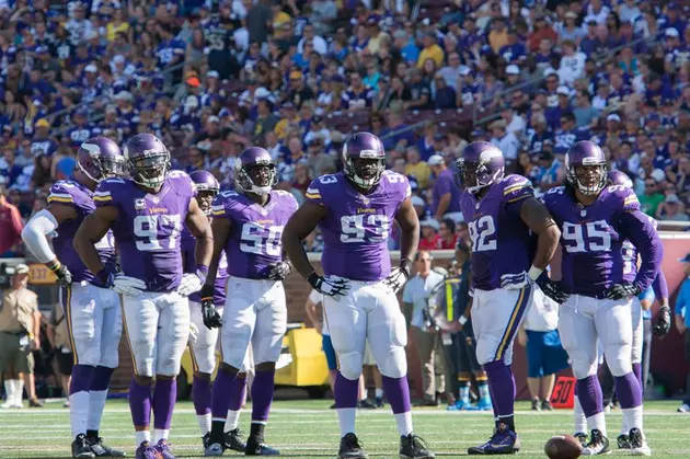 Minnesota Vikings Fans Show How Easy That Missed Field Goal Was [VIDEO]