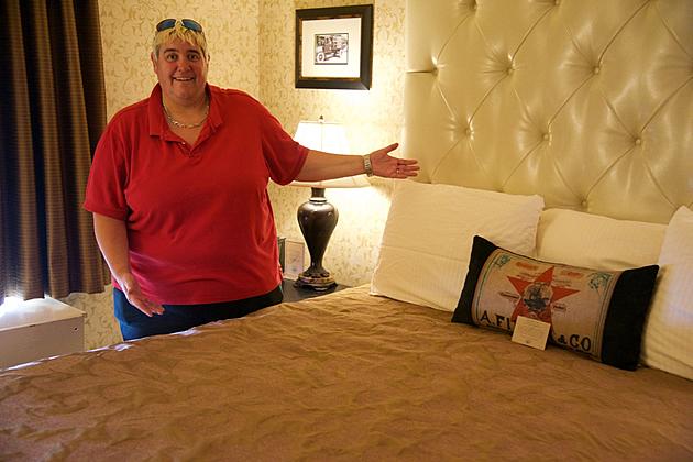 Jeanne Ryan Tries to Make a Hotel Bed  [VIDEO]