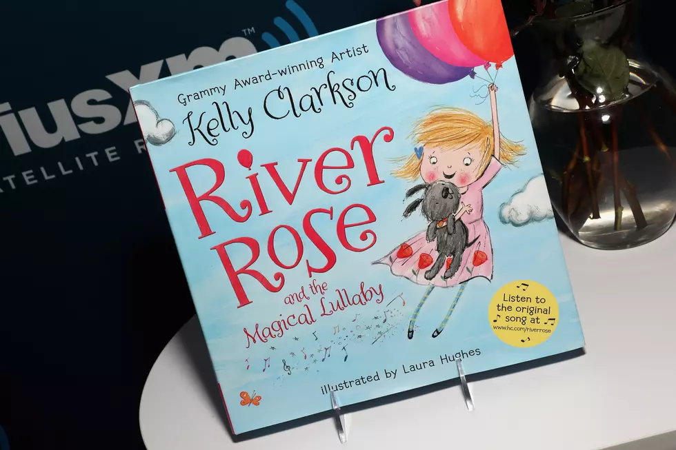 Kelly Clarkson Reads Her New Book to Some Lucky Kids [VIDEO]