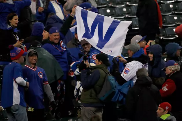 Nebraska Couple Does Spectacular Light Show to Cheer on the Cubs [VIDEO]