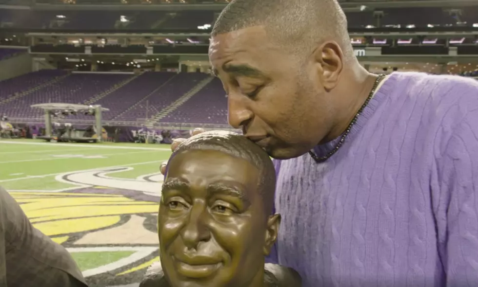 Watch Minnesota Vikings Hall of Famers Do The Mannequin Challenge