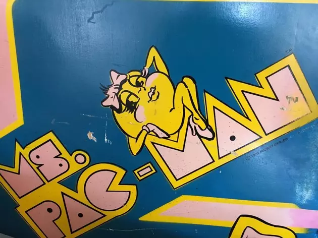 Epic Ms. Pac-man Face-Off Between Jeanne and Ian [VIDEO]