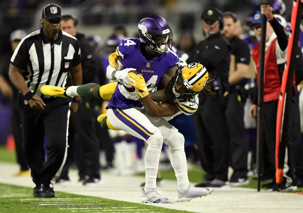 Older Vikings Fan Flips Out On Packers Fan Puts Him In A Headlock