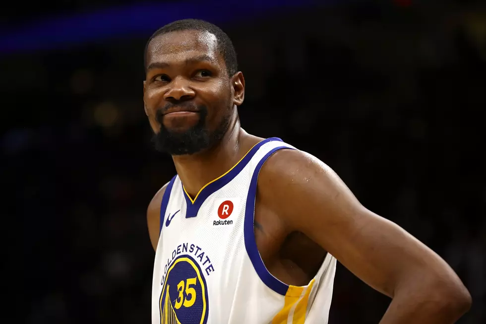 Kevin Durant Surprises Fans With Pizza at Minneapolis Hotel